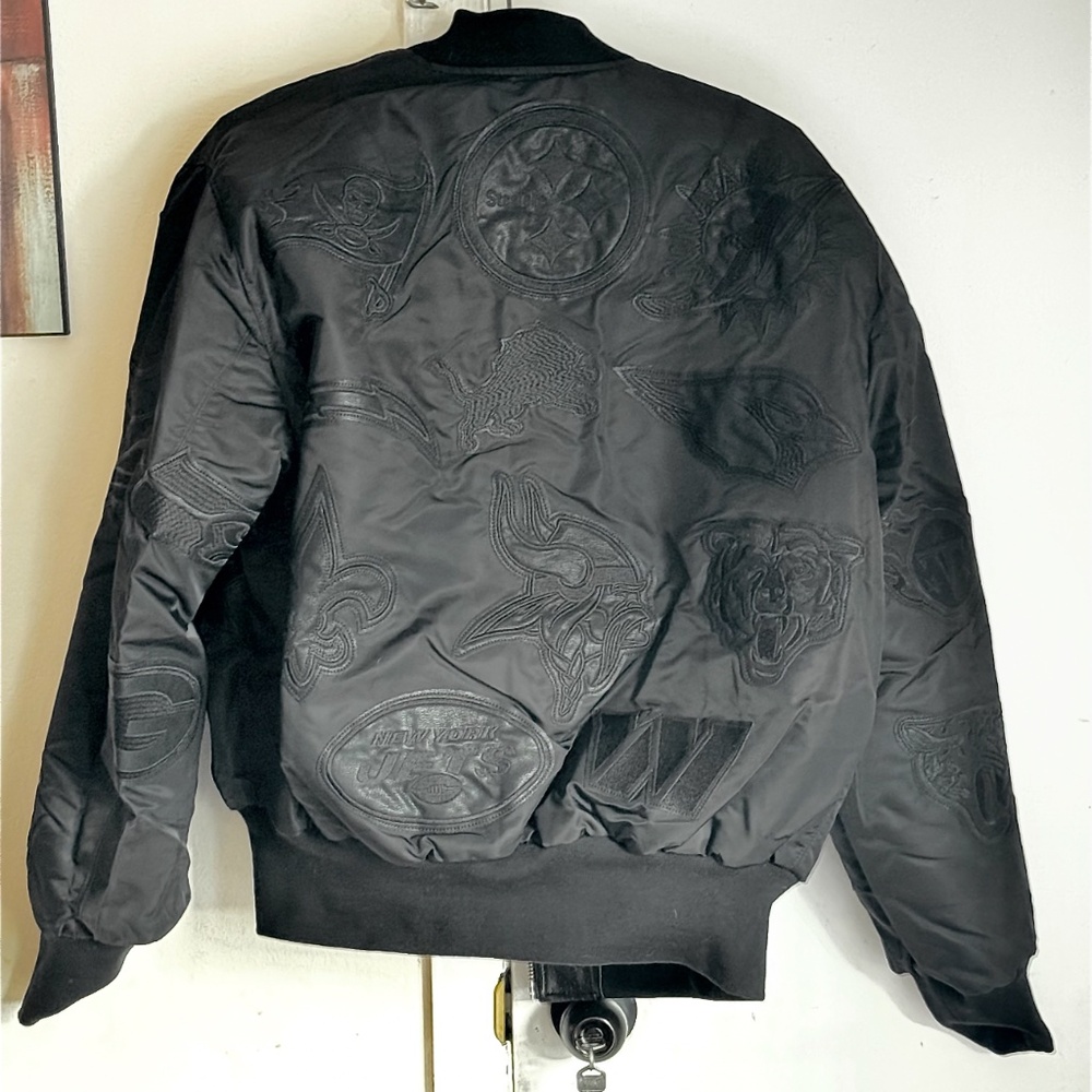 Jeff Hamilton limited edition leather history of Super Bowl collage jacket nfl M